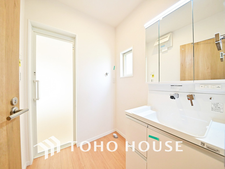 洗面 大きな洗面鏡付き、朝の身支度も楽しくなりますね