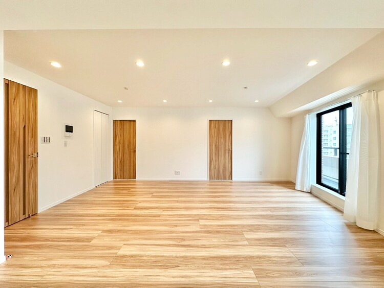 居間 通風・採光に優れ、心地よい光と風が溢れています。