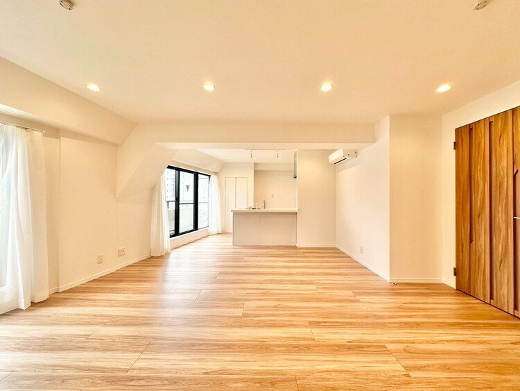 居間 伸びやかな空間のなかで、ゆったりとしたひとときを過ごせます。