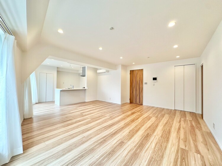 居間 シンプルな内装と偏り過ぎないデザインで統一しました。