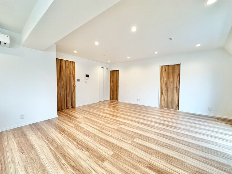 居間 落ち着いた雰囲気に包まれて、伸びやかな空間。