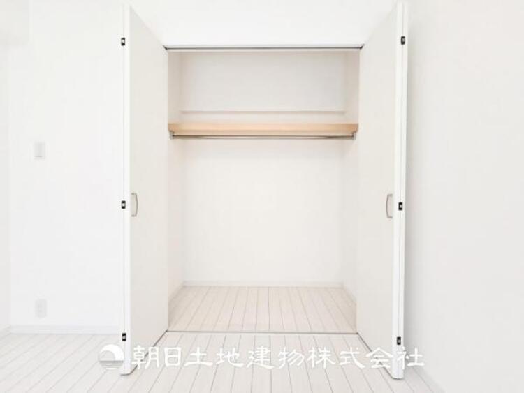 収納 【収納】収納に便利なクローゼットがあり、衣類をまとめてしまえるので管理がしやすいです。