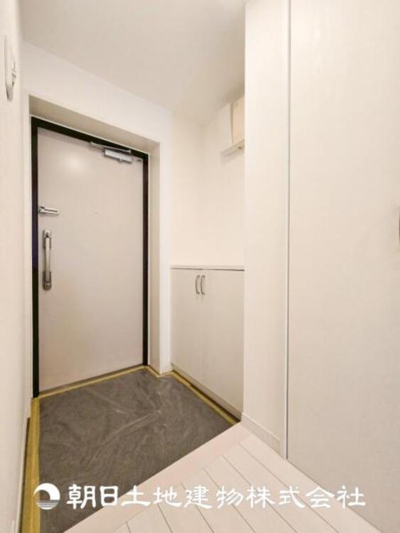 その他 【玄関】大切な家族、お客様をお迎えする玄関は住宅の入口。仕事が終わって疲れた日でも、あなたを受け入れてくれます。