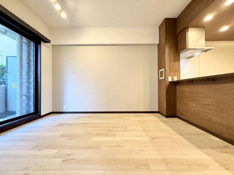 居間 忙しく過ぎゆく日常を置き去るほど、ゆったりした時間が流れるリビング。