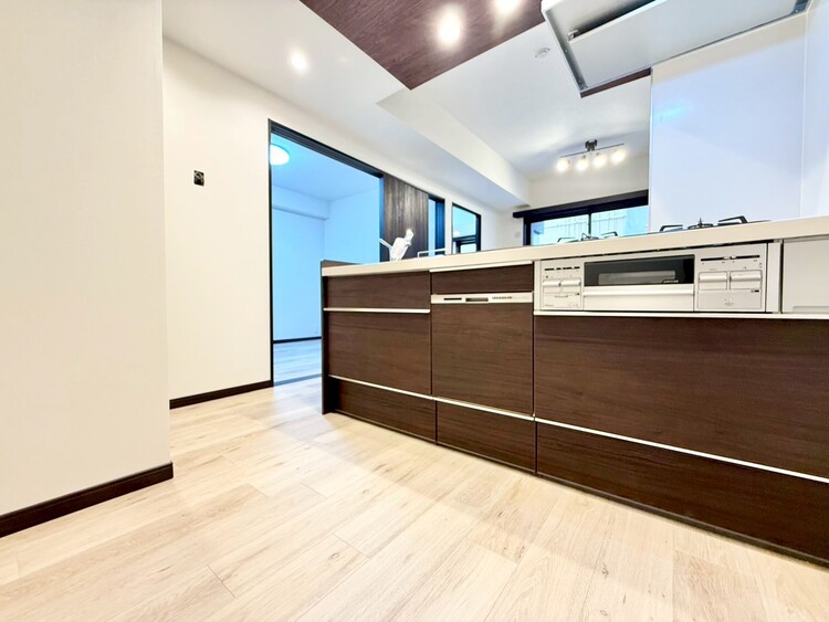 キッチン スマートな意匠と充実の機能を備えたキッチンが、暮らしにおいしい彩りを添えます。