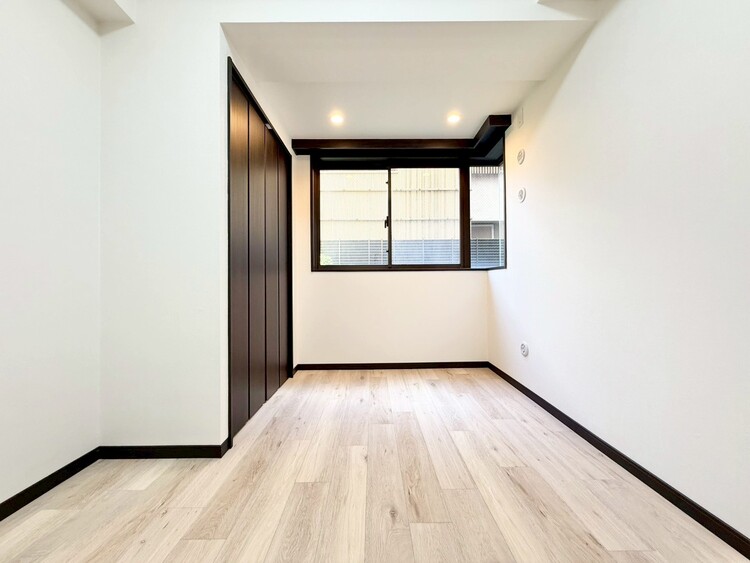 寝室 ベッドも十分に設置するスペースがあります。