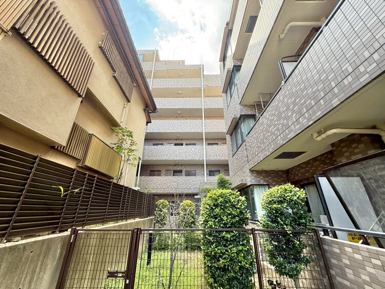 バルコニー 頬をなでる、優しい風を感じることが出来ます。