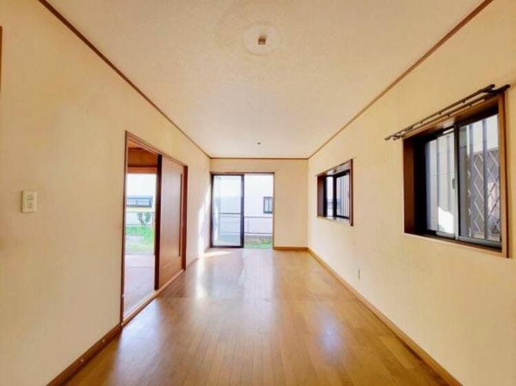 居間 南×西の二面採光になっており、風通しが良く、心地良い空間に