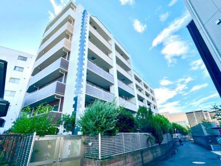 外観 リビングとつながるお部屋は、お友達が遊びに来た時にも使えますし、ちょっと疲れた時にお昼寝できるのも嬉しいですね。8/4