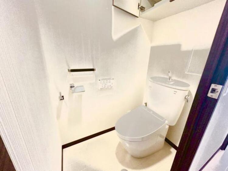 トイレ スッキリとしてスタイリッシュなフォルム！！お掃除ラクラクのフチなし形状♪8/4