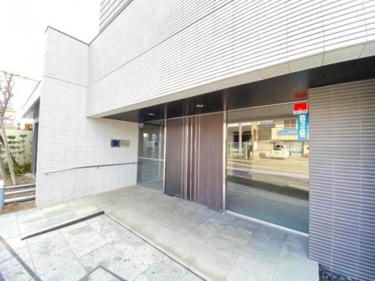 エントランス 段差のないエントランスはお子様にはもちろん、将来的にも安心できるポイントです(2025.1.27撮影)。