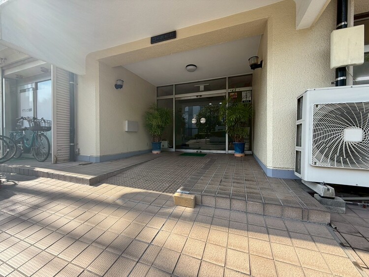 その他 上質感漂う玄関アプローチです。