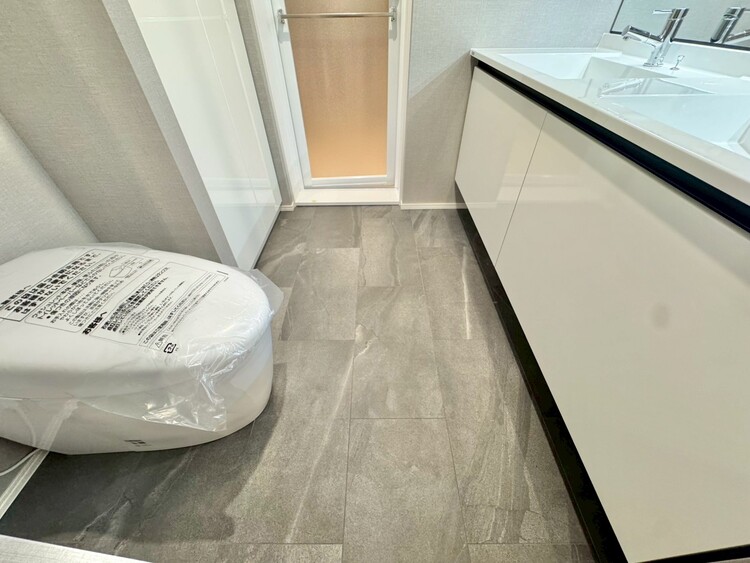 その他 十分な広さの脱衣所。