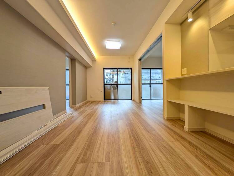 居間 通風・採光に優れ、心地よい光と風が溢れています。