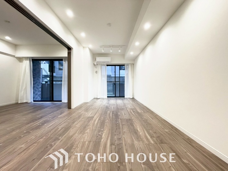 内装 【LIVING】◆扉を◆開くとこの景色。家族の”おかえり”の声が聞こえてきそう。