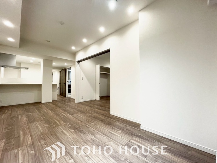 内装 【LIVING】◆住む喜び、感動◆を君と共有したい。いつまでもずっと家族を見渡せるこの広い空間で。