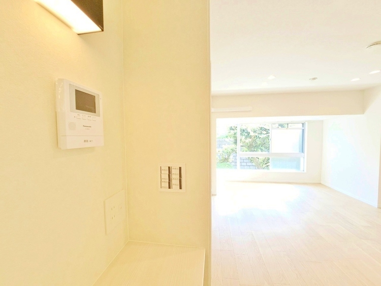 居間 居心地の良い空気感は、暮らしのステージを彩り、心からのやすらぎと満足感を与えてくれます。