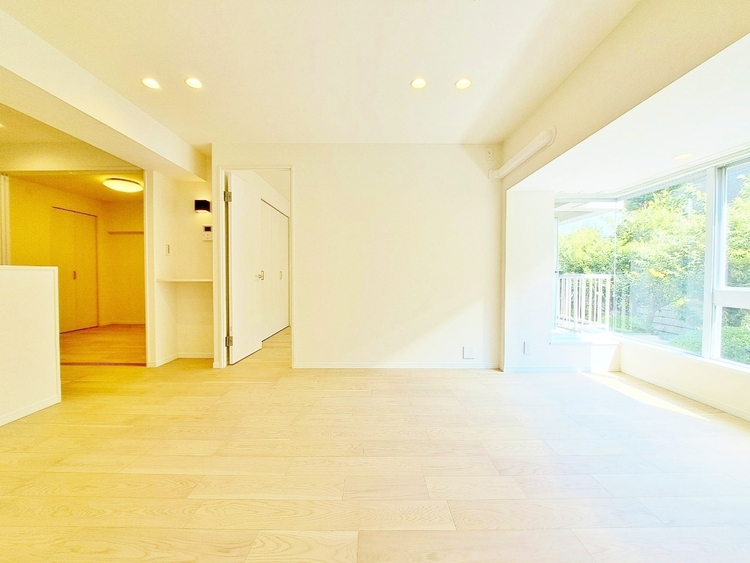 居間 飾り過ぎないシンプルな内装と偏り過ぎないデザインで統一しました。