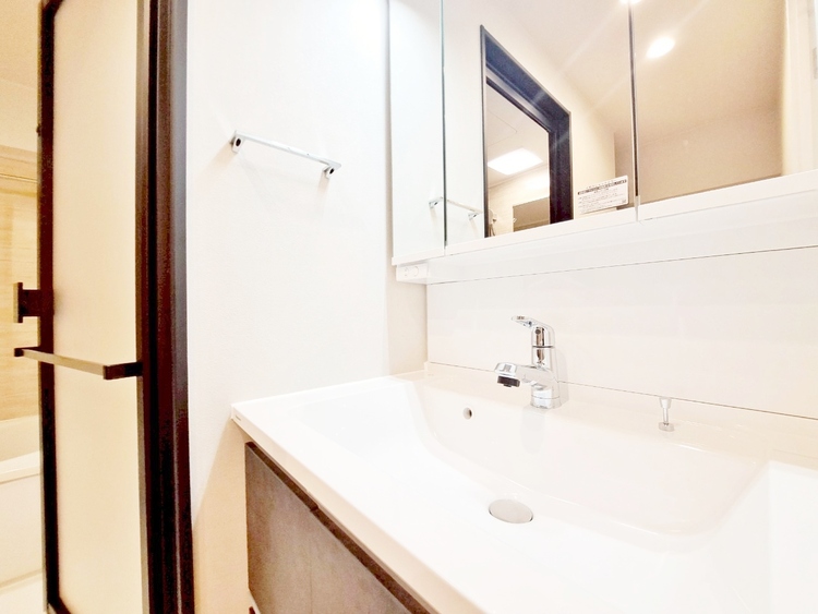 洗面 何かと物が増える場所だからこそ、スッキリと見映えの良い空間に。