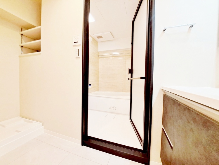 洗面 清潔感と心地よさを重視した、上質感漂うパウダールーム。