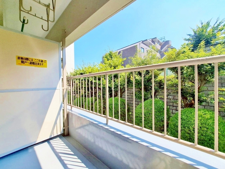 バルコニー 暮らしの中で、光と風を演出してくれるバルコニー。