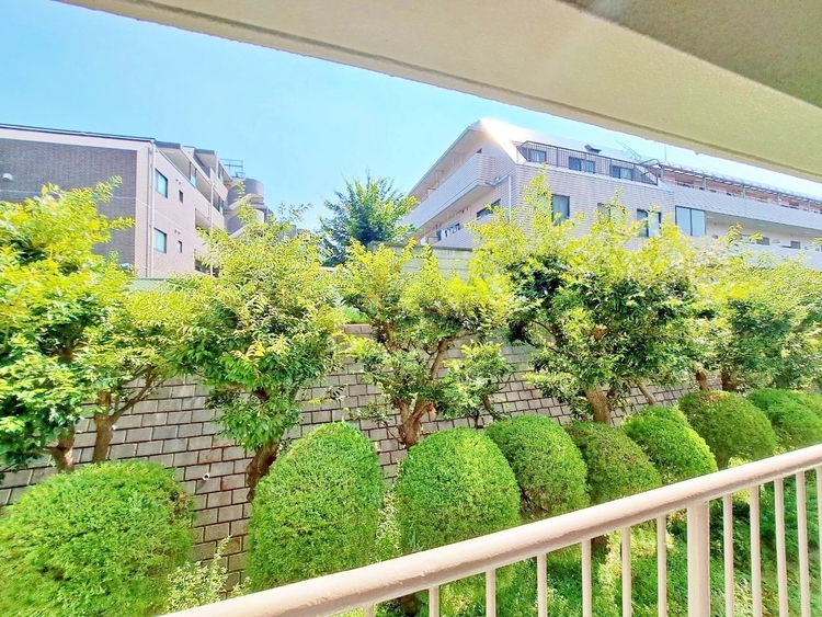 バルコニー 頬をなでる、優しい風を感じることが出来ます。