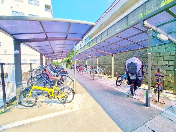 その他 きちんと整備された駐輪場。住む方の心遣いが感じられます。