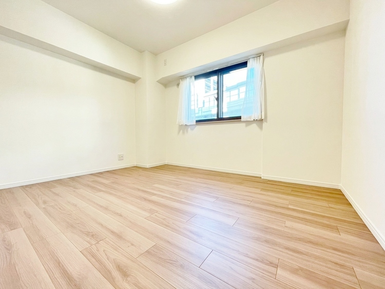 寝室 ベッドも十分に設置するスペースがあります。