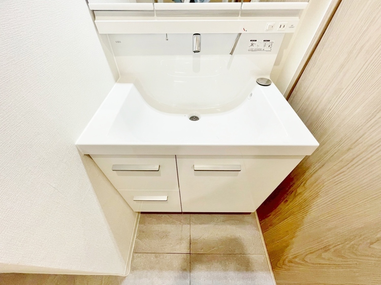 洗面 何かと物が増える場所だからこそ、スッキリと見映えの良い空間に。