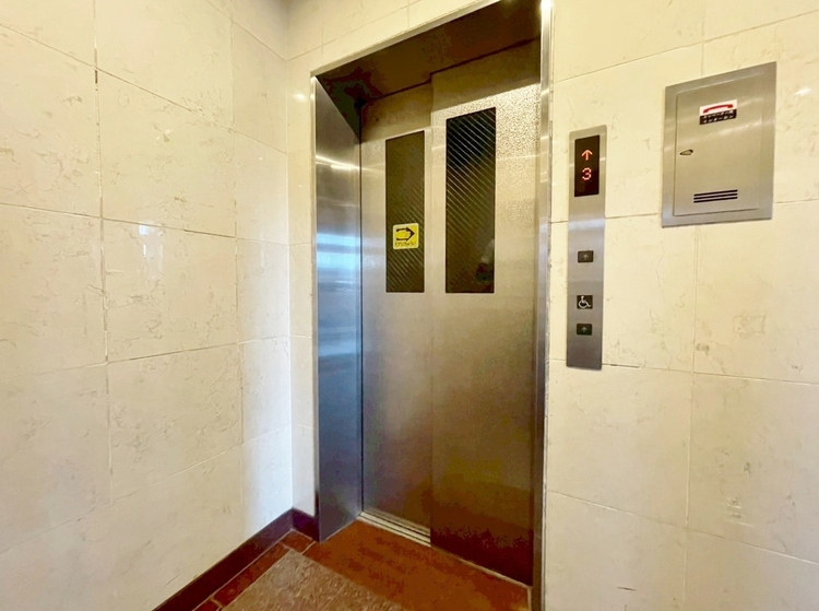 設備 エレベーターの管理も、きちんと行き届いてます。