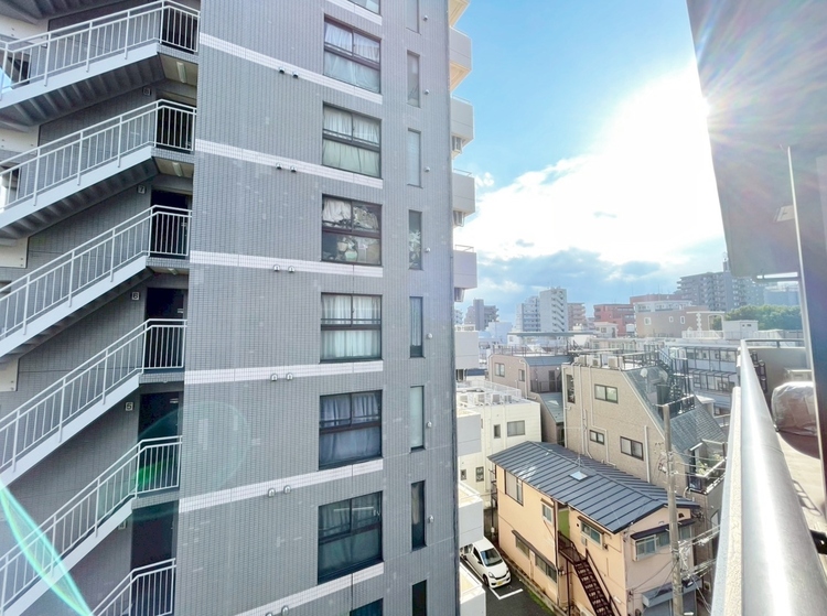 バルコニー 頬をなでる、優しい風を感じることが出来ます。