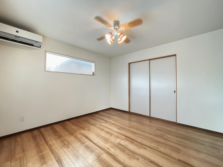 居間 居心地の良い空気感は、暮らしのステージを彩り、心からのやすらぎと満足感を与えてくれます。