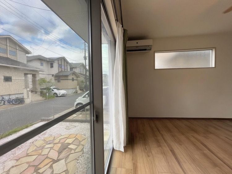 居間 飾り過ぎないシンプルな内装と偏り過ぎないデザインで統一しました。