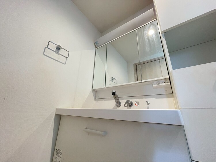 洗面 何かと物が増える場所だからこそ、スッキリと見映えの良い空間に。