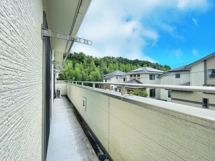 バルコニー 暮らしの中で、光と風を演出してくれるバルコニー。