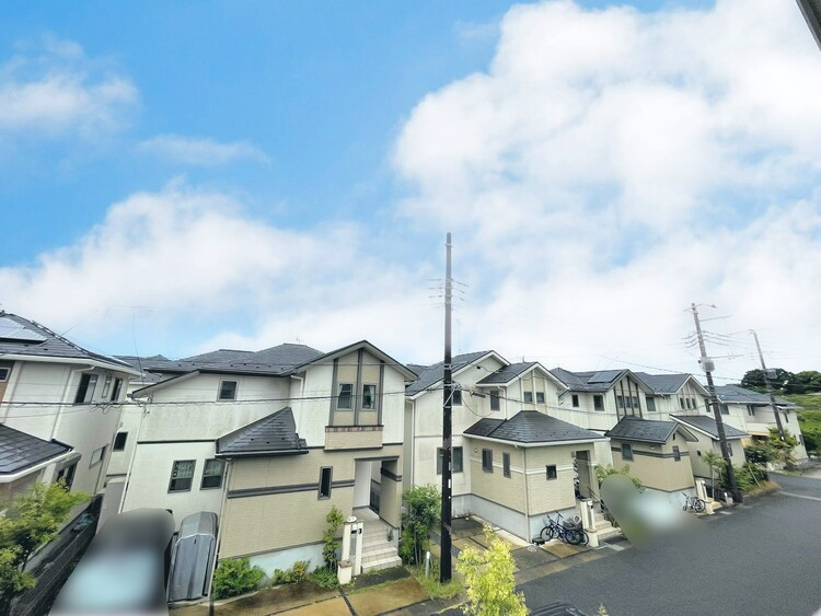 バルコニー 窓を開けると広がる青空。心をリフレッシュして日々を過ごしていきましょう。