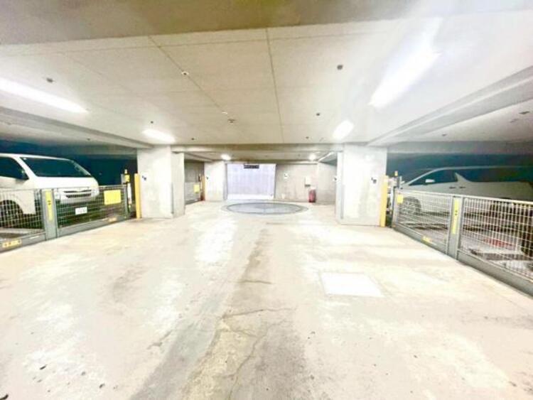 駐車場 小さなお子様も安心・安全の乗り降りができますし、水栓も備え付けられていますので敷地内で洗車ができるのも嬉しいですね。8/4