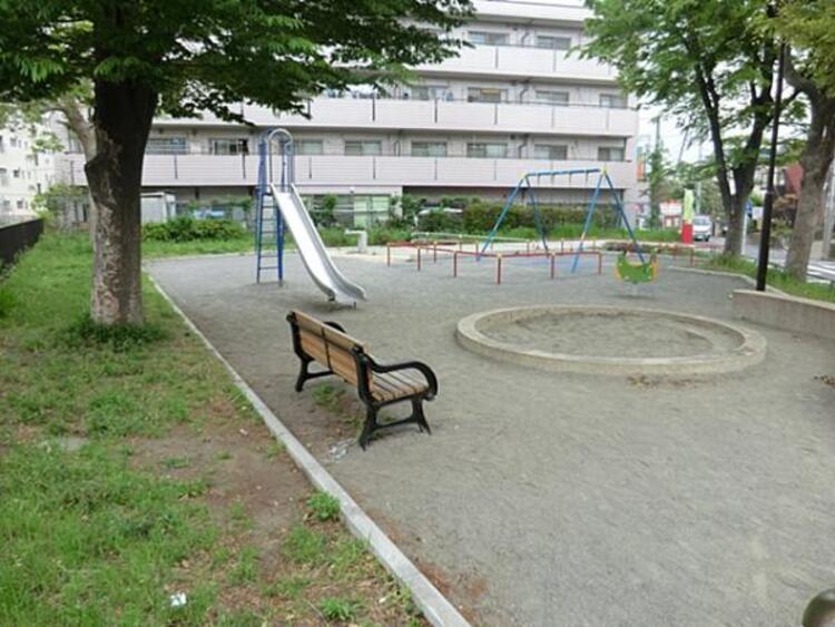 周辺 落合公園　820m