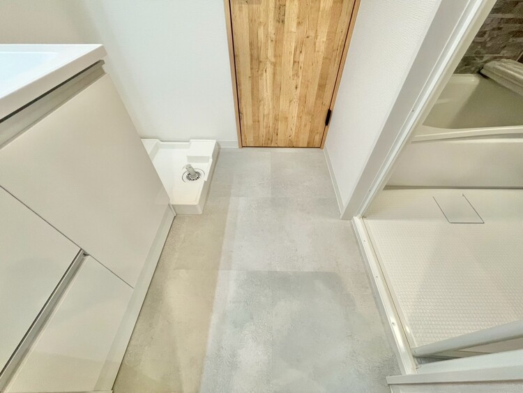 その他 十分な広さの脱衣所。