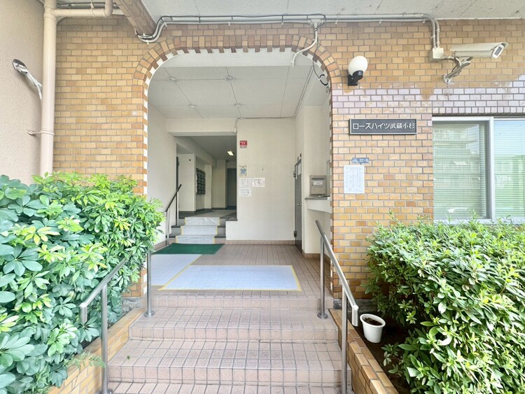 その他 上質感漂う玄関アプローチです。