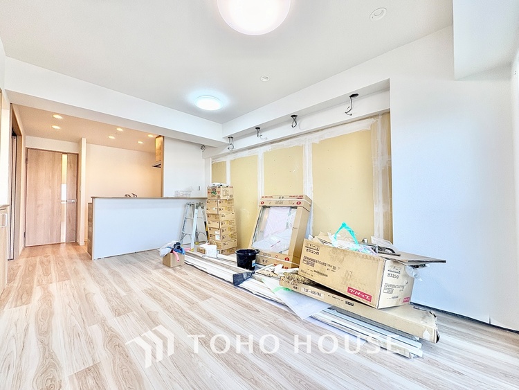 内装 【Cool wind】◆窓を開けると◆冷涼な風、そよぐリビング。だんらんの場所はここから始まり、ここで終わる。家族の笑顔が集う素敵な場所だから、こだわり抜いた思いが詰まっているのだと思う。