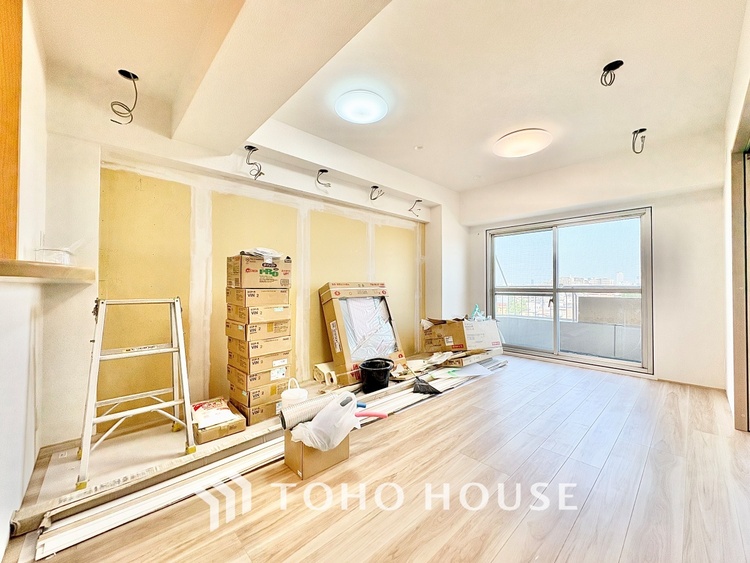 内装 ◆サンサンと◆差し込む太陽の光がこのリビングに笑いをもたらす。