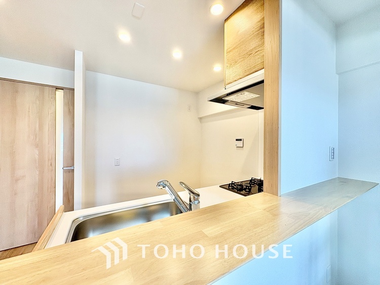 キッチン 【cooking papa is here】料理が苦手な人でも、チャレンジしてみたくなるワイドスパンのキッチン。家族の食卓がここから始まる。