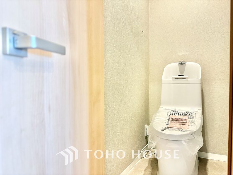 トイレ 【Entrance of your life】明るい玄関が家族を迎え入れる。今日はどんな一日が待っているんだろう。皆どんな一日を終えて帰ってくるんだろう。