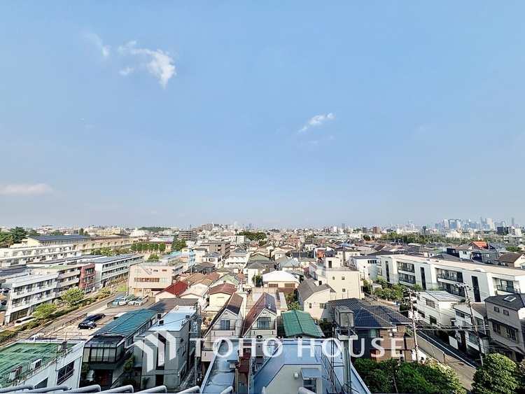 バルコニー 【the view of the sunlight】日差しと景色を取り入れつつ、プライベートな空間を演出するバルコニー