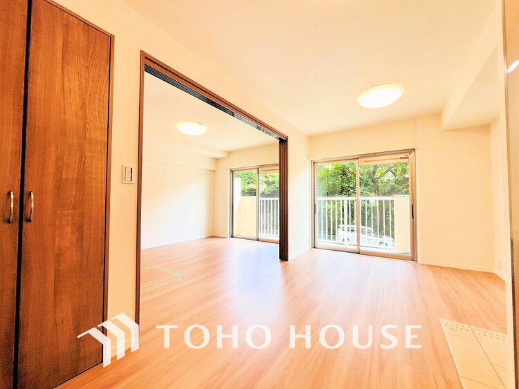 内装 家族みんなが爽やかに過ごせるように、光をたっぷり取り込んだLDK