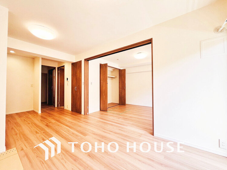 内装 上質な時間を育む暮らしのメインステージ。寛ぎとコミュニケーションを育む居心地のよい場所