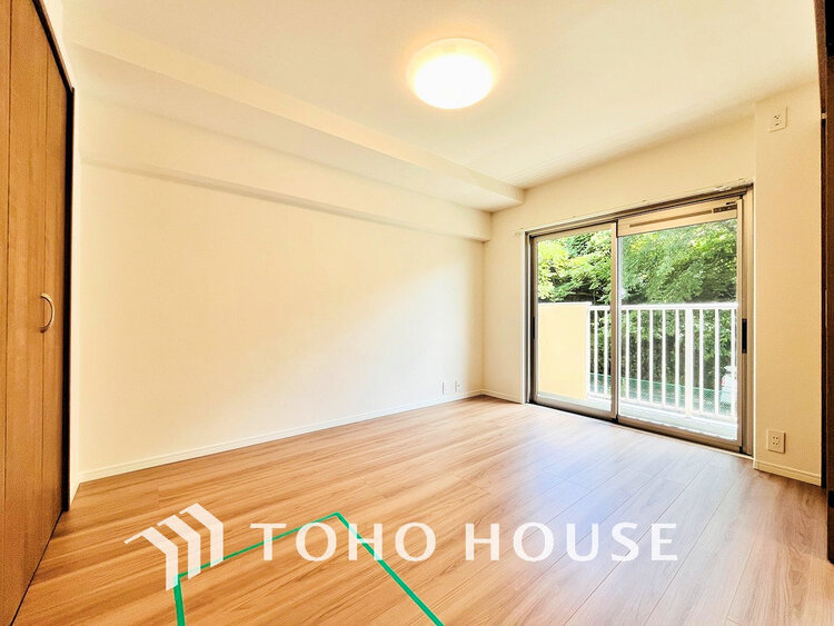 内装 採光もある洋室は、くつろぎのひと時を過ごすのにぴったり