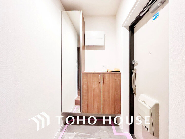 玄関 落ち着いた雰囲気の玄関、家族の帰りを暖かく迎えてくれます