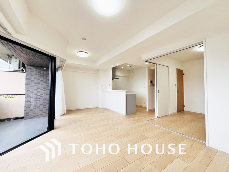 内装 広がりのある住空間、家族が集まるリビング・ダイニング